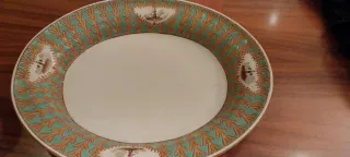 Sopera de porcelana con escudo con tapa