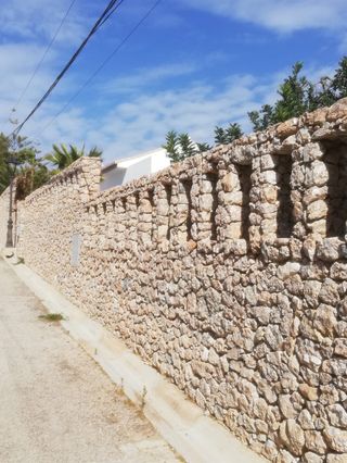 Muros de piedra natural y mampostería