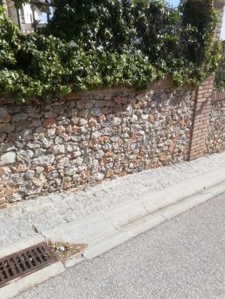 Muros de piedra natural y mampostería