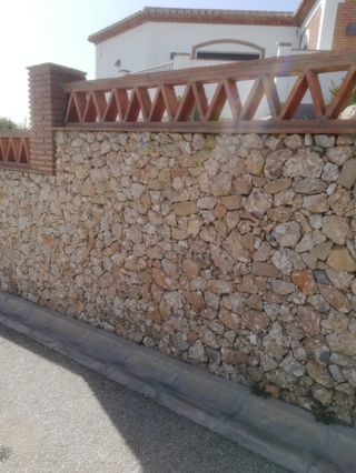 Muros de piedra natural y mampostería