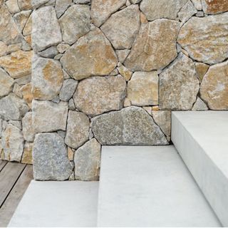 Muros de piedra natural y mampostería