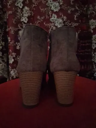 Botas marrones de plataforma plana alta talla 41.