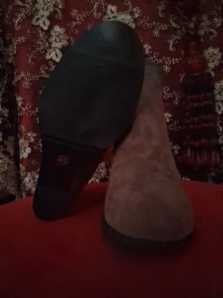 Botas marrones de plataforma plana alta talla 41.