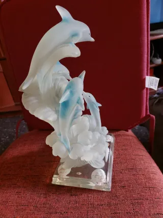 Preciosa Figura 4 delfines con olas