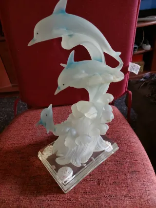 Preciosa Figura 4 delfines con olas
