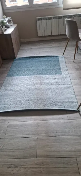 Tappeto pelo corto blu chiaro e scuro Ikea