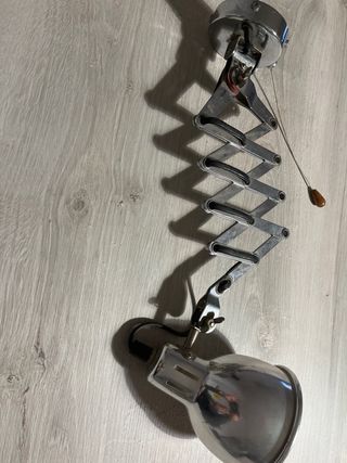 Lampada retrattile da parete in metallo