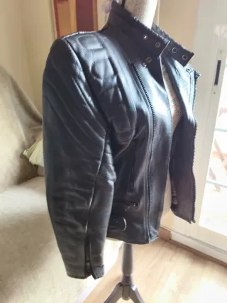 Cazadora cuero metalera hombre. Yo mido 1'70