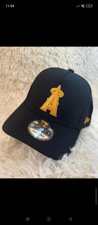 Gorra New Era 9FORTY Angeles Negra Dorada