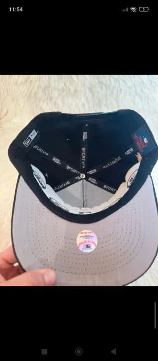 Gorra New Era 9FORTY Angeles Negra Dorada