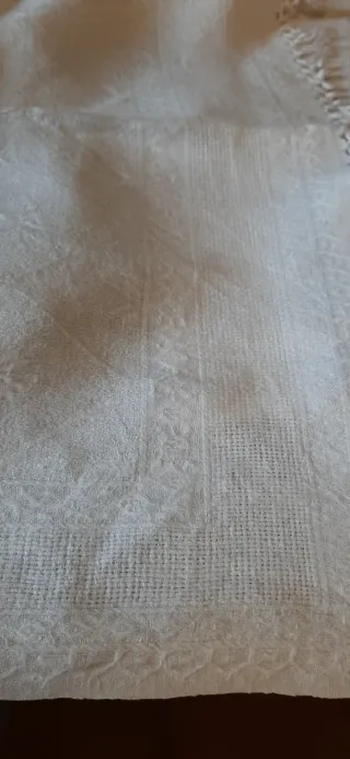 Elegante asciugamano in fiandra con inserto aida