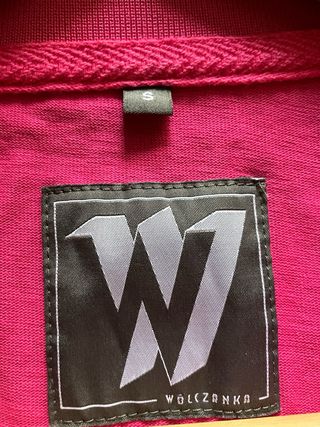 Vestido polo rosa con volantes