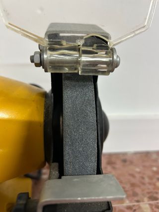 Amoladora de banco / esmeril ECTRAM 150 mm