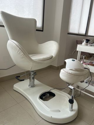 Sillón de pedicura blanco
