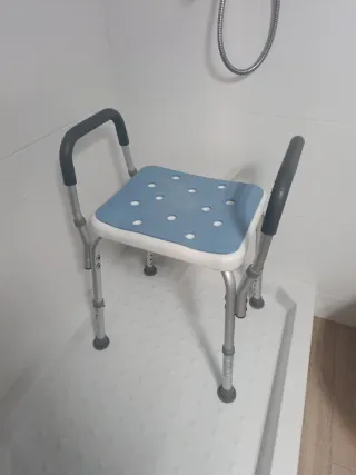 Silla de ducha con brazos