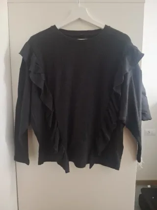 Jersey gris oscuro con volantes