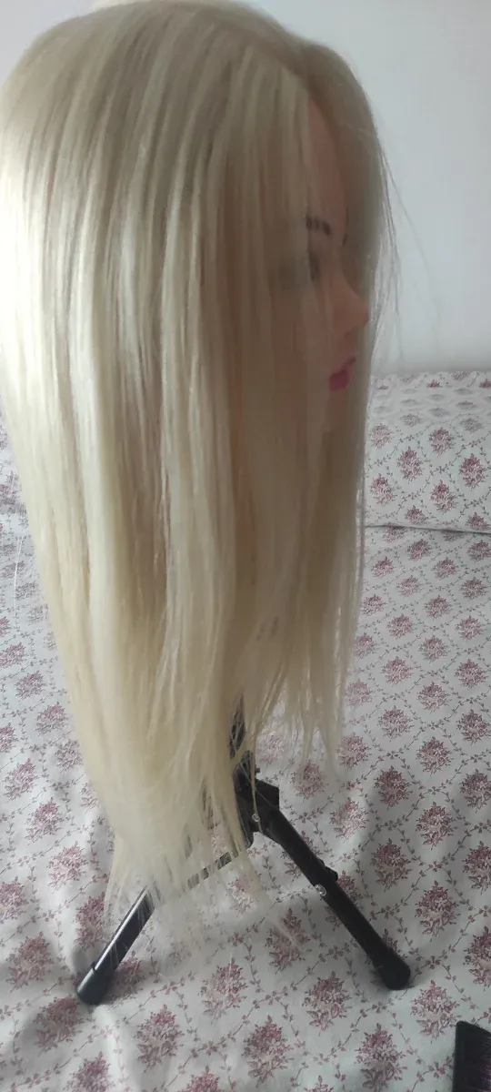 Cabeza de peluquería con trípode