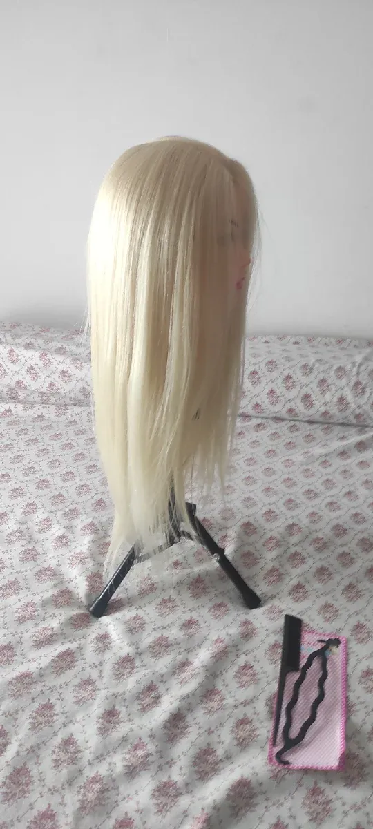 Cabeza de peluquería con trípode