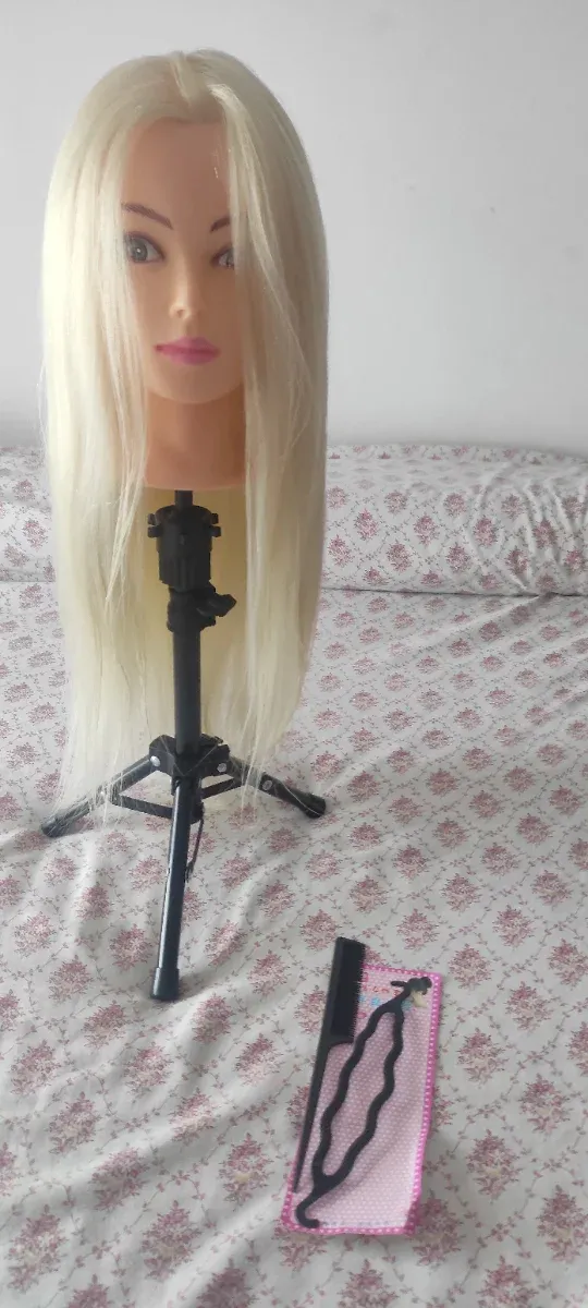 Cabeza de peluquería con trípode