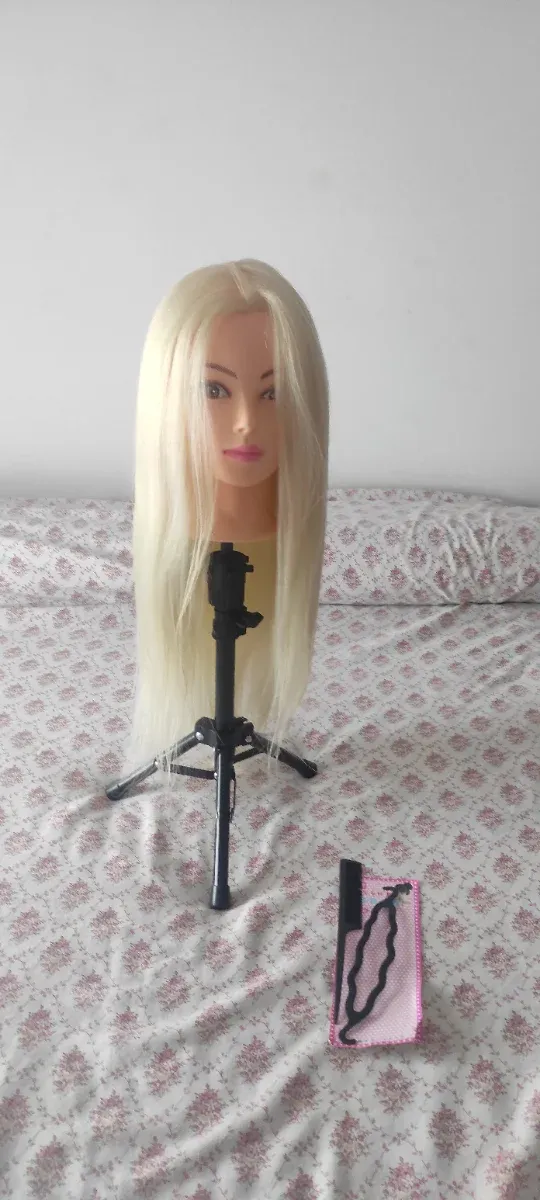 Cabeza de peluquería con trípode