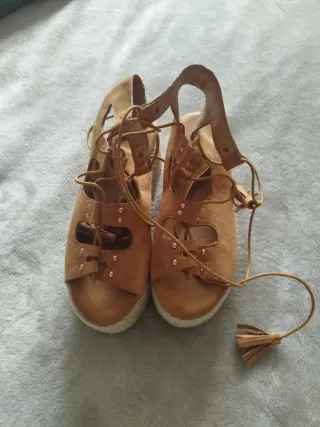 Sandalias Beige/Marrón Sin Usar