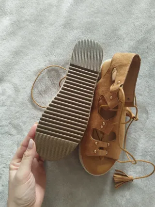 Sandalias Beige/Marrón Sin Usar