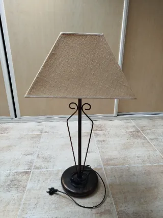 Lámpara de mesa grande tela y metal