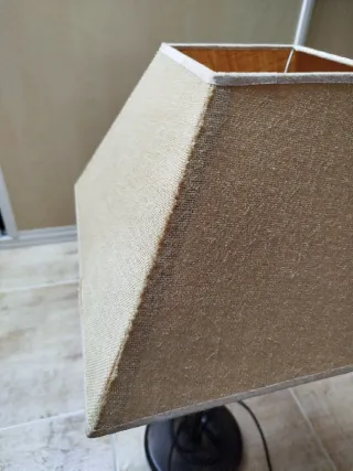 Lámpara de mesa grande tela y metal