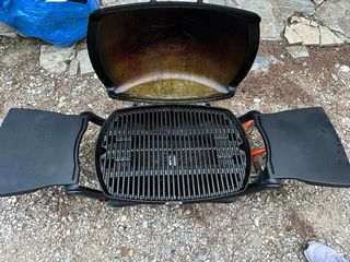 Barbacoa de gas Weber negra en buenas condiciones