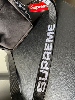 Bandolera Supreme Negra Con Correa Ajustable Nueva