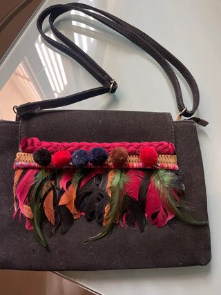 Bolso de paja tejido con flecos. Varios precios.