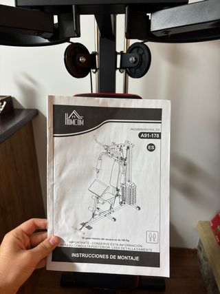 Máquina de gimnasio con poleas