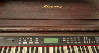 Piano Eléctrico Ringway Elegante