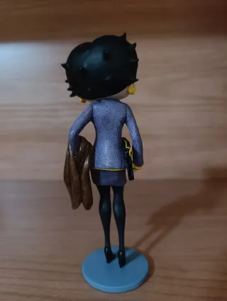 Statuina di Betty boop. È alta circa cm. 16