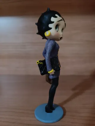 Statuina di Betty boop. È alta circa cm. 16