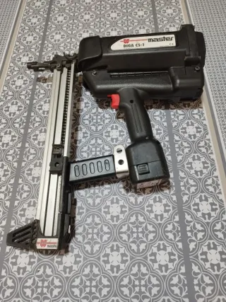 Clavadora Master Diga CS-1