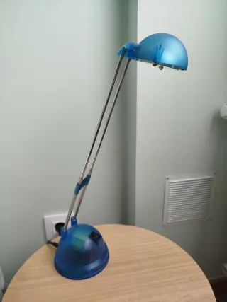 Lámpara de escritorio azul