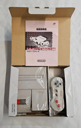 Nintendo Famicom AV (HVC-101)