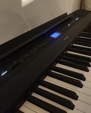 Piano Yamaha P525 Negro