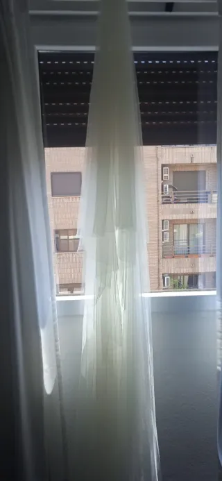 Vestido de Novia color crema.de Encaje.