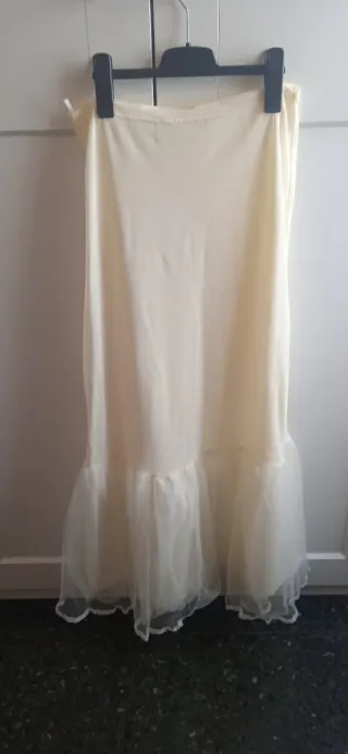 Vestido de Novia color crema.de Encaje.