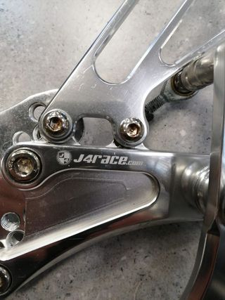 ESTRIBERAS AJUSTABLES J4RACE