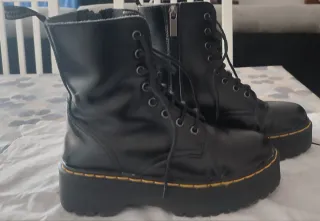 Botas Dr. Martens Negras plataforma