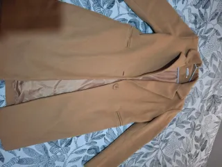 Chaqueta de mujer color camel