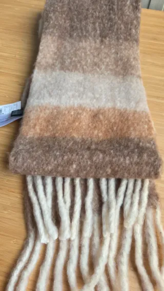 Bufanda de lana Mango