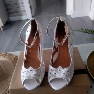 Zapatos de fiesta plateados