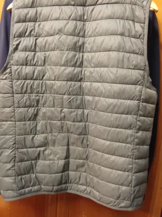 Chaleco acolchado gris