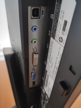 Monitor HP Elite display E221c (webcam integrada)