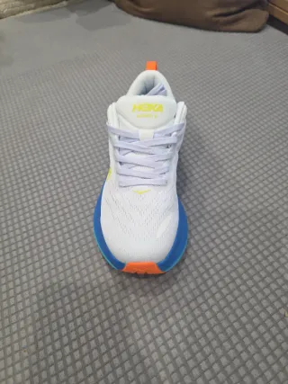 Zapatillas Hoka running blancas y azules