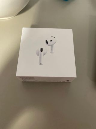 Apple AirPods 4 con cancelación de ruido
